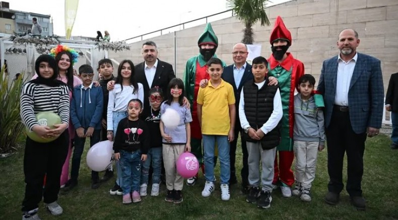 Bursa Yıldırım'da yetim çocukların yüzleri güldü