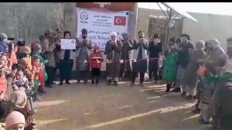 Bursalı hanımlar Afganistan'da su kuyusu açtı
