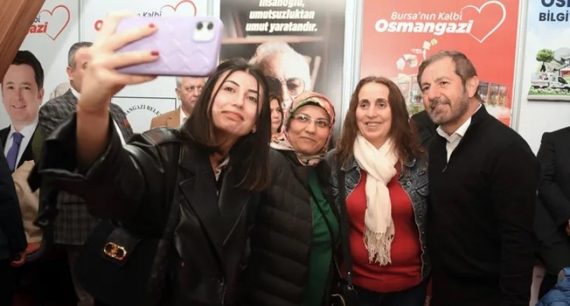 Bursalı kitapseverlerin uzun kuyruklar oluşturduğu buluşma!
