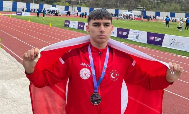 Bursalı Milli atlet rüzgar gibi esti; Dünya üçüncüsü oldu...
