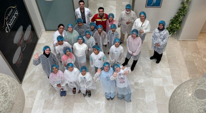 Bursalı öğrenciler süt fabrikasını gezdi