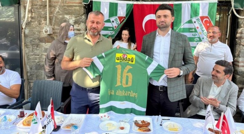 Bursaspor Başkanı Enes Çelik Kapalı Çarşı’da esnafla buluştu