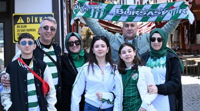 Bursaspor taraftarı, kentin turistik yerlerine akın etti