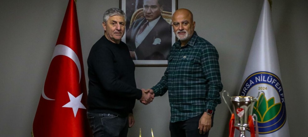 Bursaspor'un efsane kalecisi Bursa ekibiyle sözleşme imzaladı