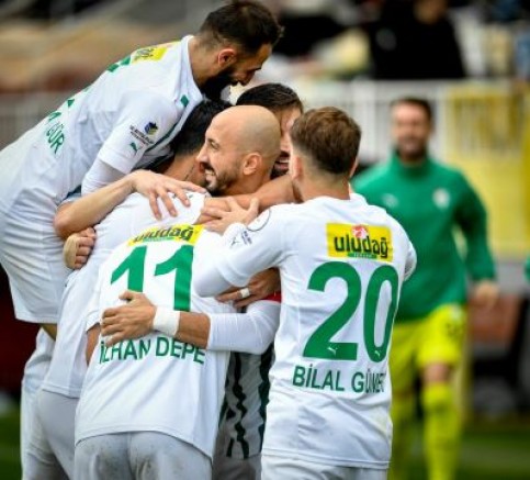 Bursaspor'un en yakın rakibiyle puan farkı kaç oldu?