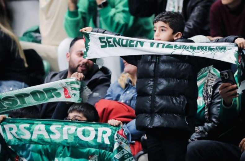 Bursaspor Yörsan'dan çocuklara karne hediyesi