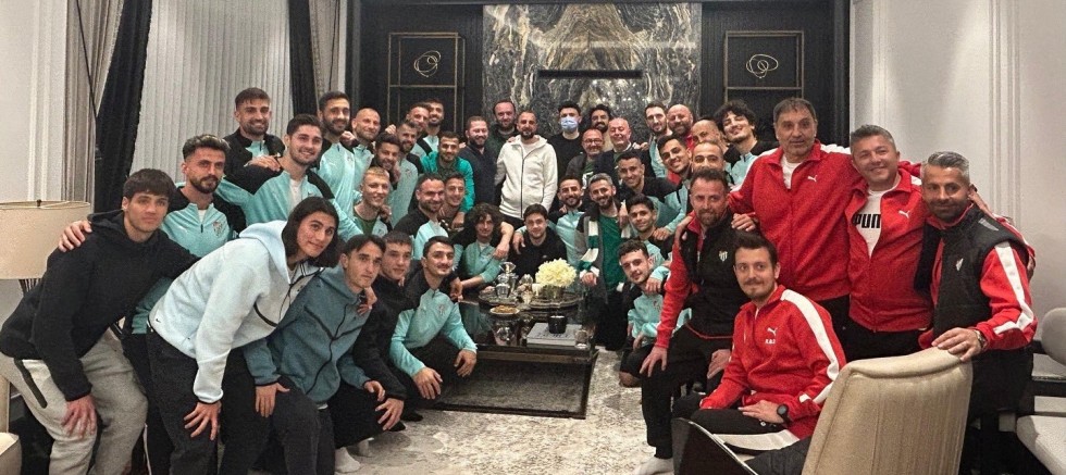 Bursasporlu futbolculardan Başkan Çelik'e anlamlı ziyaret