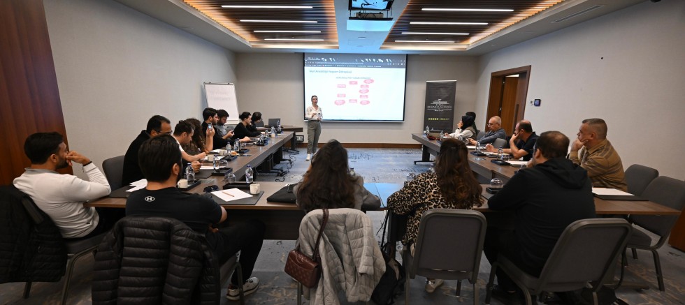 Business School'da eğitimler sürüyor
