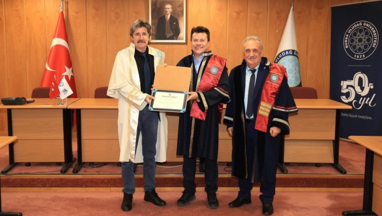 BUÜ’de profesörlük belgeleri törenle takdim edildi