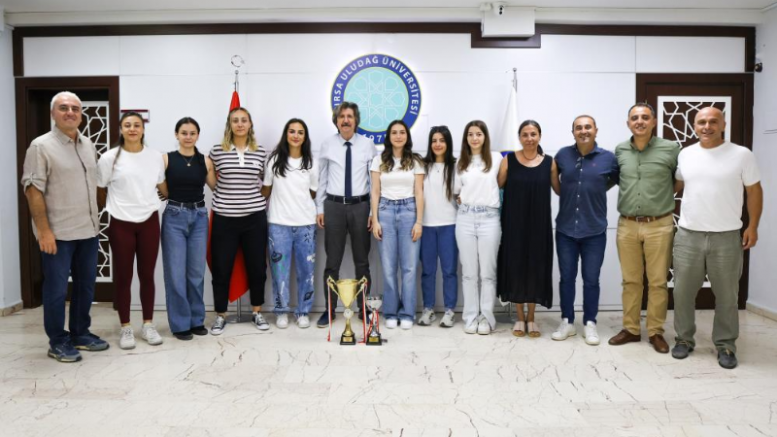 BUÜ Kadın Hentbol Takımı adından söz ettiriyor