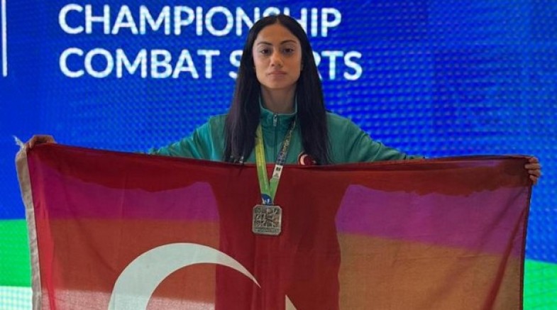 BUÜ’lü milli sporcudan uluslararası başarı