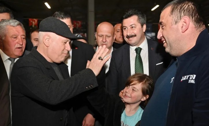 Büyükşehir Belediyesi, Yenişehirlinin yanında!