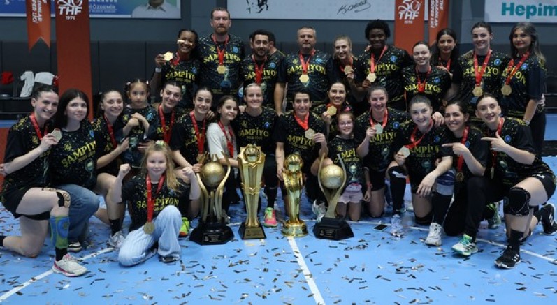 Büyükşehir Belediyespor sezonun üçüncü kupasına da kavuştu