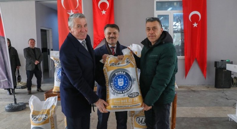 Büyükşehir'de üreticiye fidan ve tohum desteği