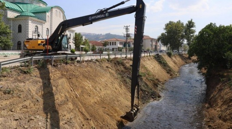 Büyükşehir'den derelerde temizlik seferberliği