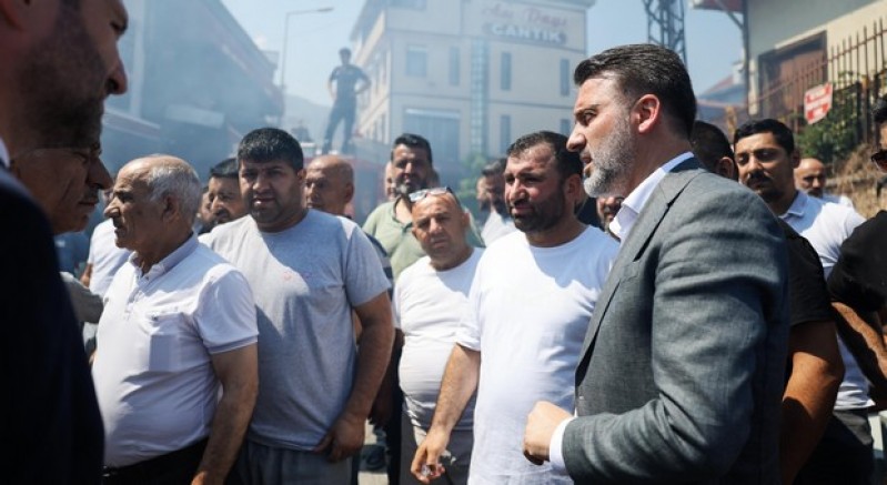 Büyükşehir'den Kayhan'daki yangına hızlı müdahale