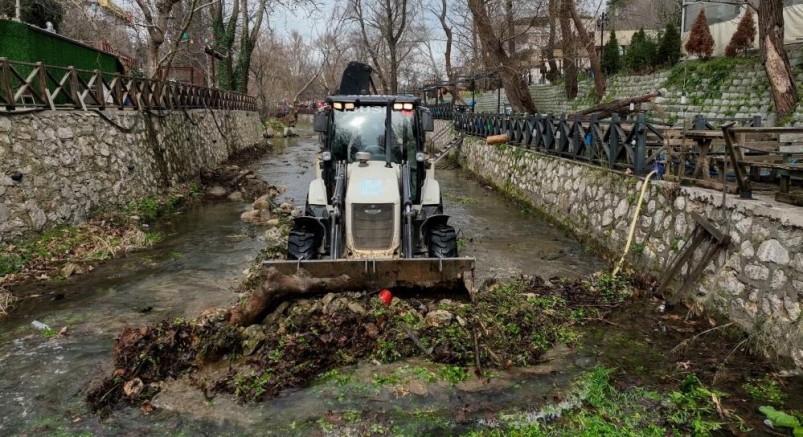 Büyükşehir'den Misi'de dere ve çevre temizliği