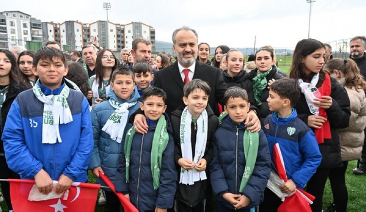 Büyükşehir’den Nilüfer’e futbol sahası