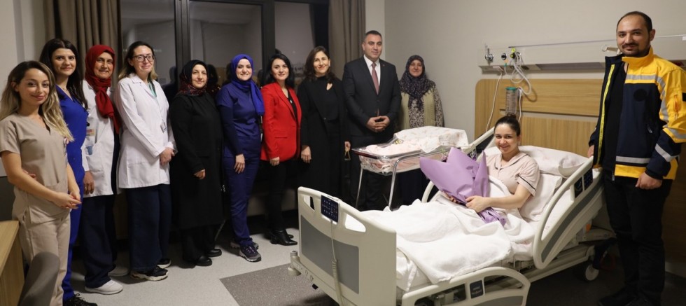 Büyükşehir’den yılın son ve ilk bebeklerine ziyaret
