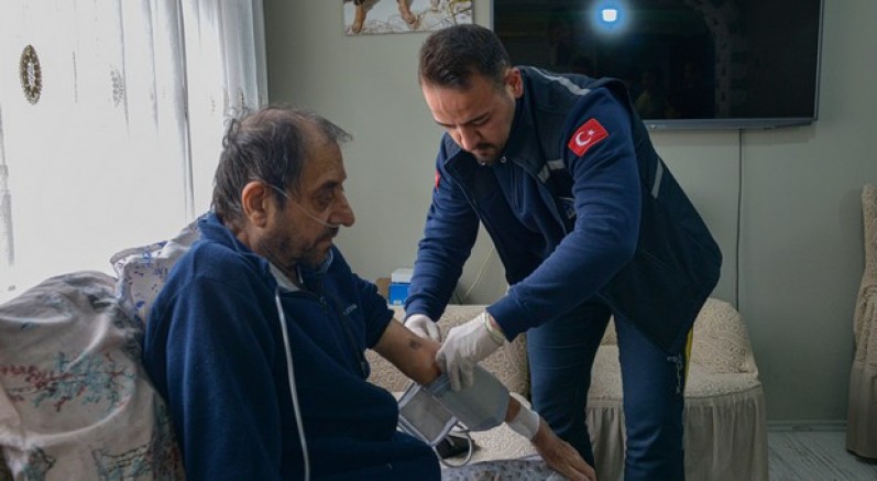 Büyükşehir evde bakım ve temizlik hizmetiyle gönüllere dokunuyor