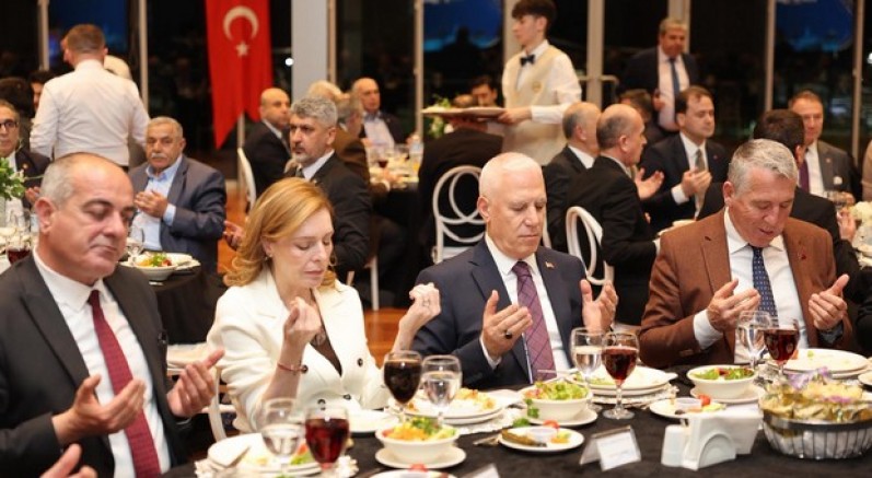Büyükşehir Meclisi Ailesi Aynı Sofrada Buluştu