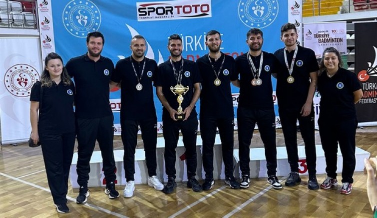 Büyükşehirli badmintoncular yine zirvede