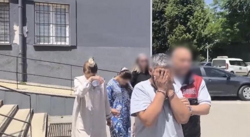 Çaldıkları çelik kasayla yakalandılar
