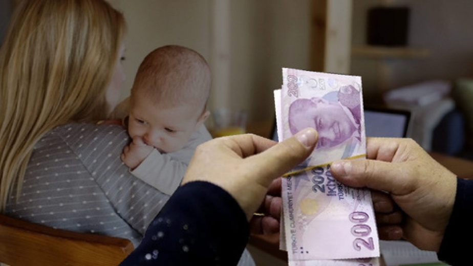 Çalışan annelere 21 bin liraya kadar bakıcı desteği