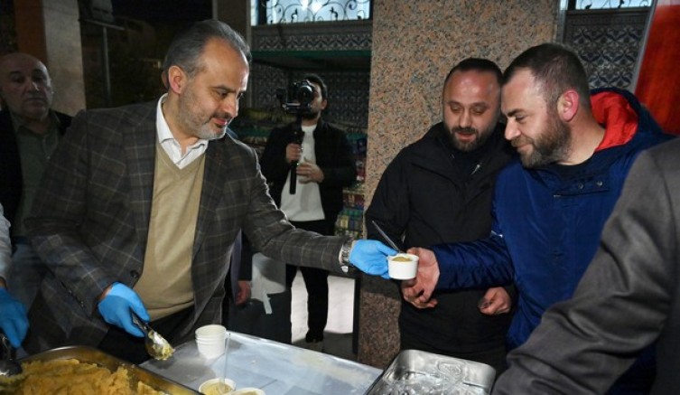 Camilerde kandil coşkusu