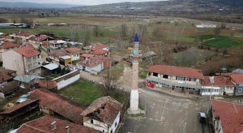 Camisiz minare köyün sembolü oldu