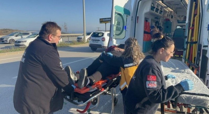 Çanakkale'de yolcu minibüsü devrildi: 8 yaralı