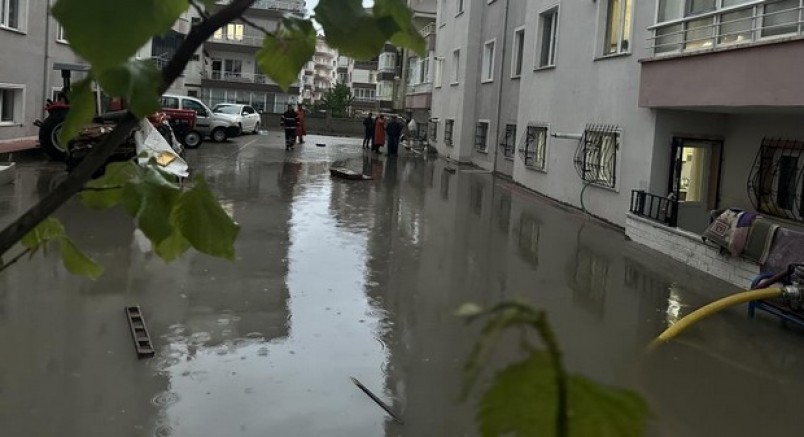 Çankırı'da yollar göle döndü