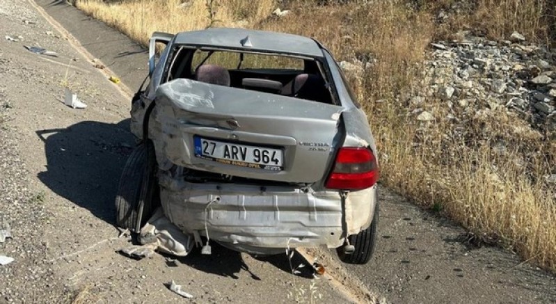 Çekici ile otomobil çarpıştı: 2 yaralı