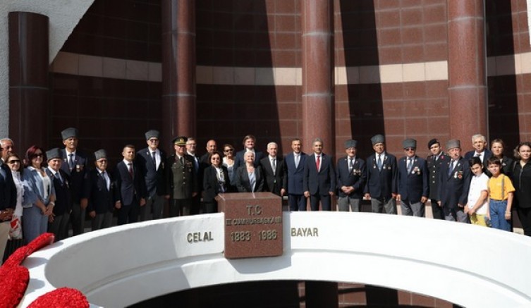 Celal Bayar kabri başında anıldı