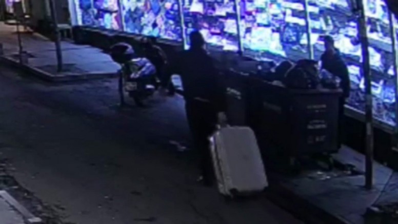 Cesedi valizde böyle taşımışlar