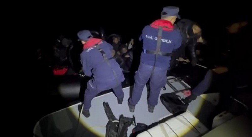 Çeşme açıklarında 34 düzensiz göçmen yakalandı