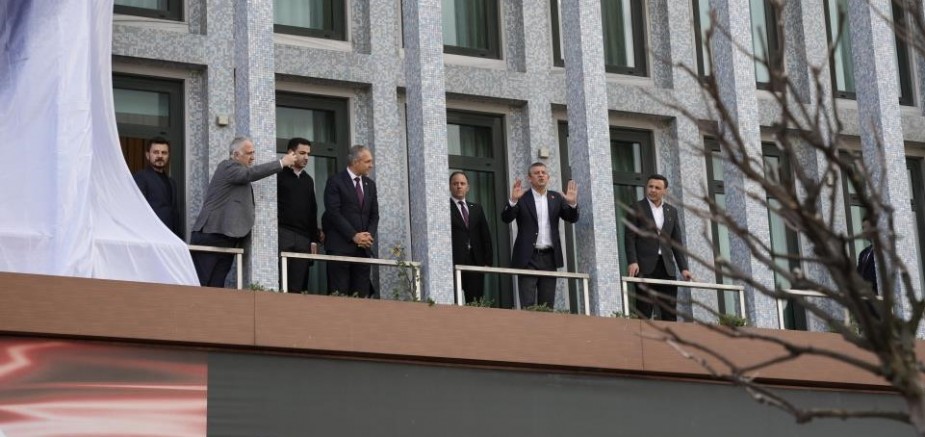 CHP lideri Özgür Özel: "İmamoğlu çıkana kadar İBB’de olacağız"