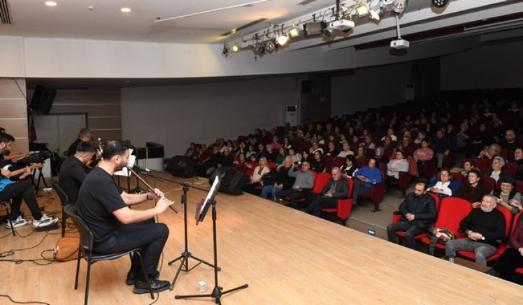 Çiğli’de Mahzuni’nin Türküleri Coşkuyla Yankılandı