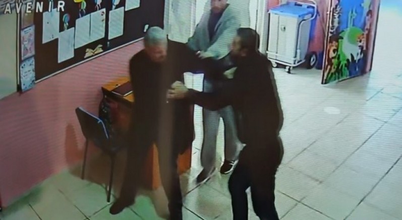 Çivisi çıktı bu durumun: Doktor döv, öğretmen döv...