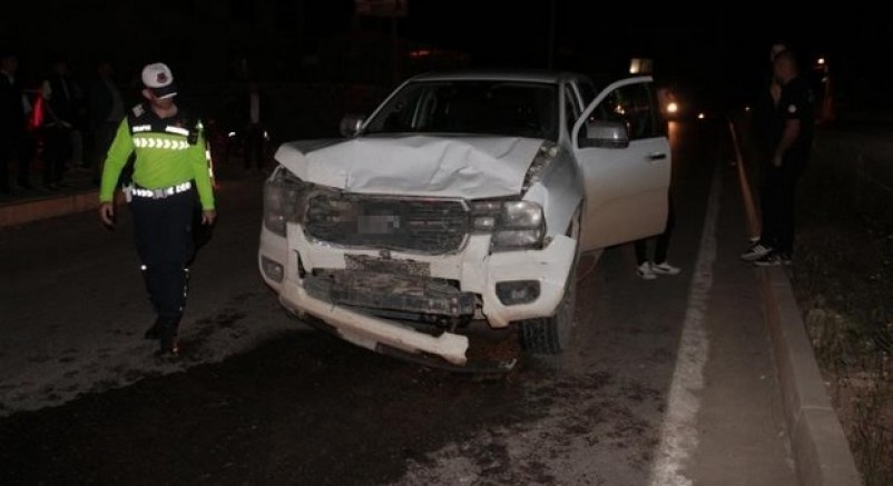 Cizre’de kamyonet otomobile çarptı: 2 yaralı