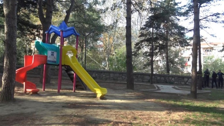 Çocuk parkında asılı bulundu
