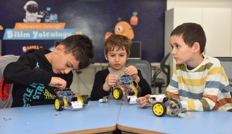 Çocuk Üniversitesi'nde dersler başladı