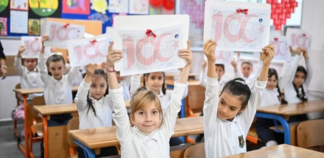 Çocuklar için tatil zamanı; Yarın karne günü...