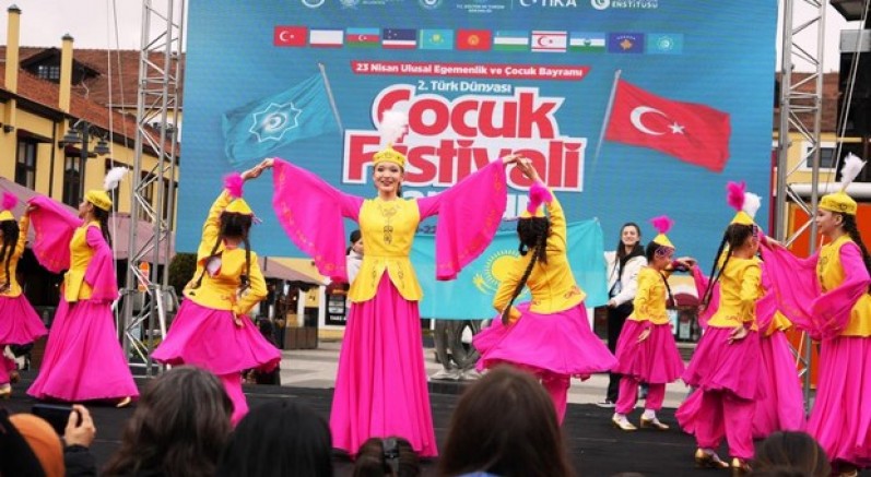 Çocuklar kültürlerini Samsun'da sergiledi