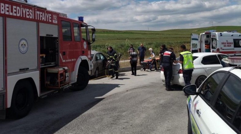 Çorum'da iki otomobil çarpıştı: 1 yaralı