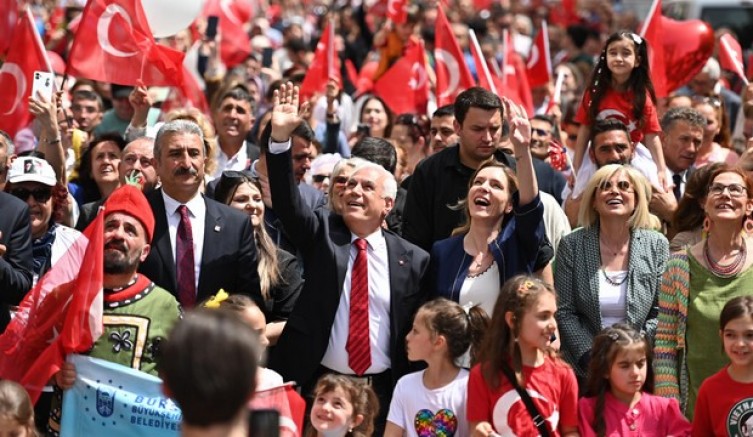 Coşku kentin dört bir yanını sardı