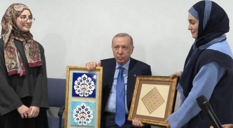 Cumhurbaşkanı Erdoğan öğrencilerle bir araya geldi
