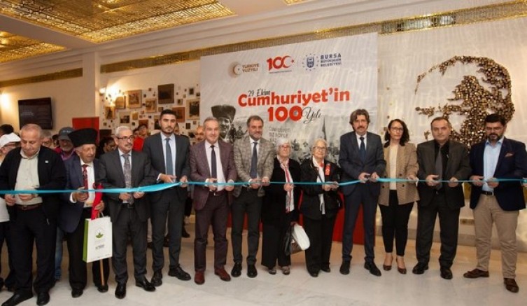 Cumhuriyet coşkusu sergilere yansıdı