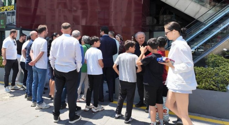 Dairelerini alamayan konut mağdurları eylem yaptı