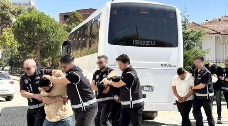 Daltonlar’a Orhangazi’de şafak baskını : 9 gözaltı